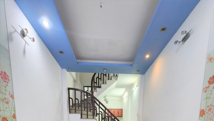CHO THUÊ NHÀ NGUYÊN CĂN NGÕ 111 GIÁP BÁT, 4 TẦNG, 40M2, 4 NGỦ, 10.5 TRIỆU - Ở GĐ, NHÓM